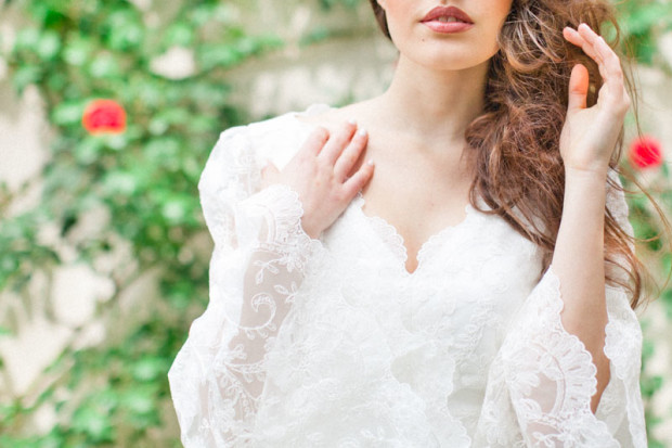 editorial portrait of an elegant italian bride with red lips in italy